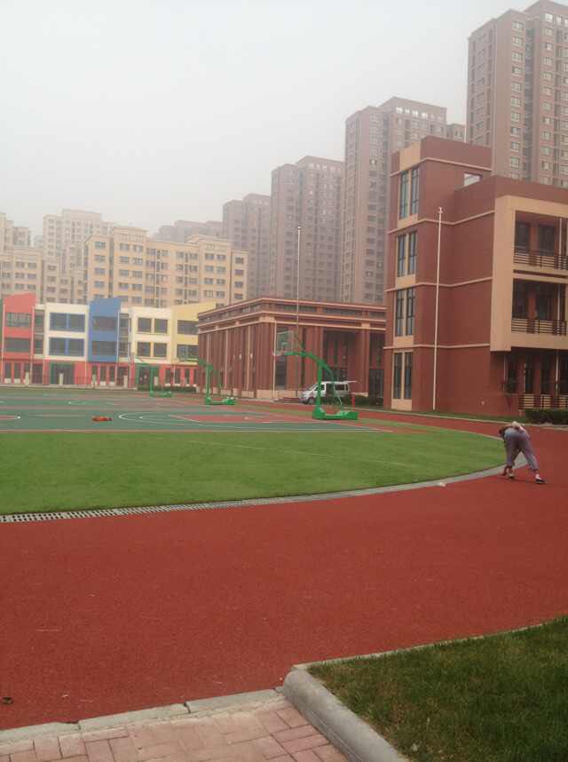 英仑地板天津市北辰区华城景苑户外道和篮球场案例展示